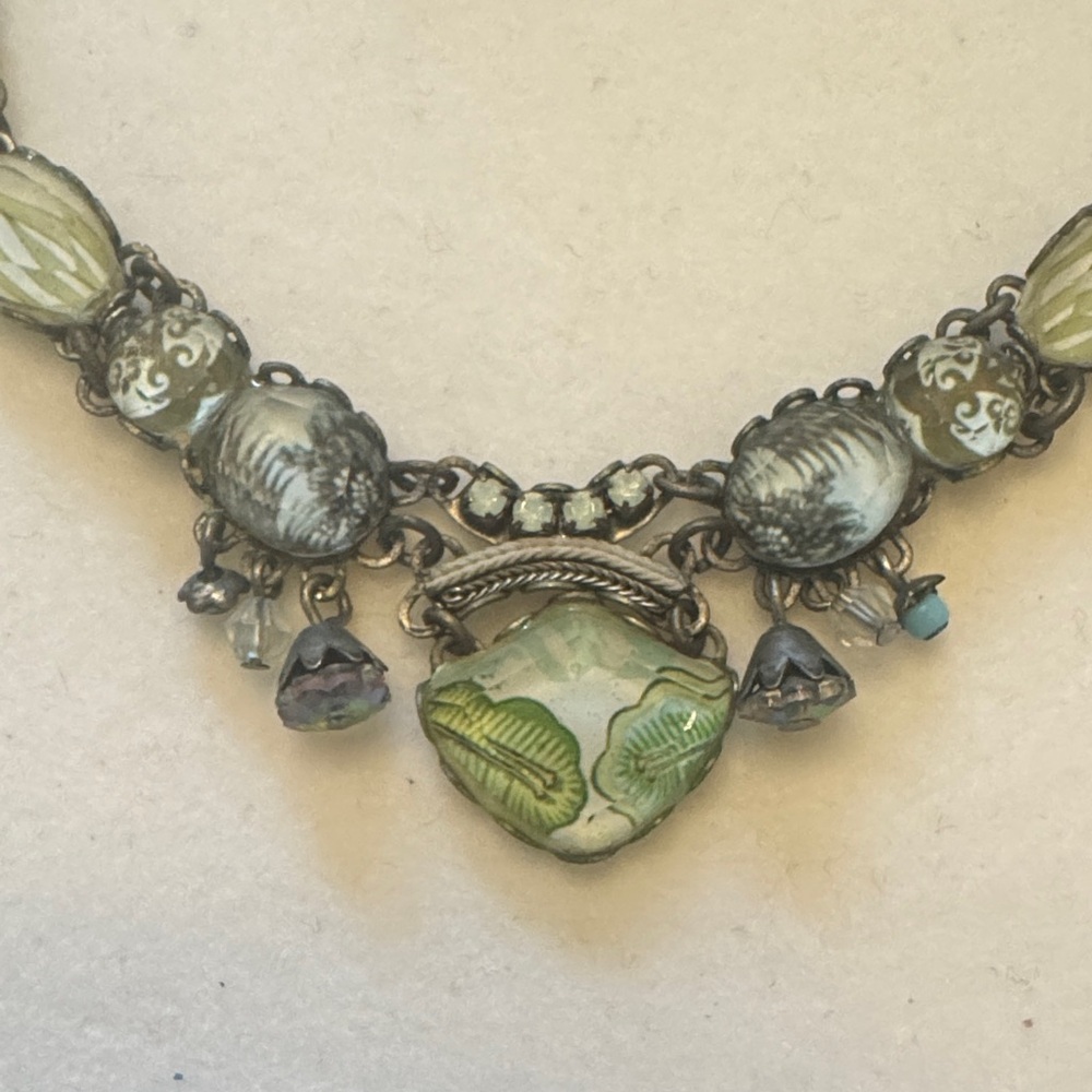 Vintage-Inspired Silver and Green Necklace - Picture 3 of 4